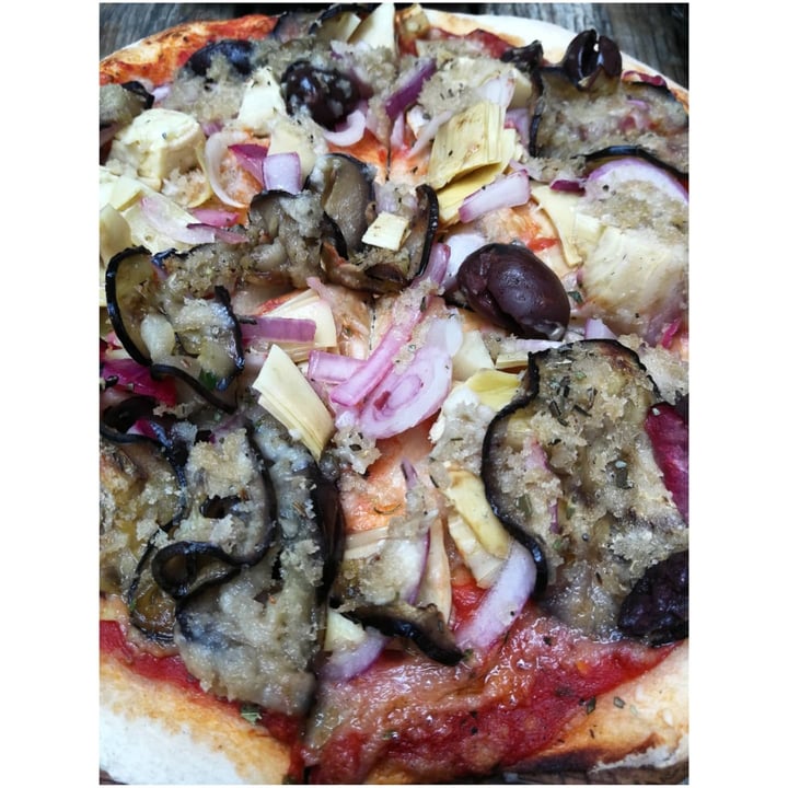 photo of Piza-e-Vino Valentino pizza shared by @sharneswartz on  02 Jun 2020 - review