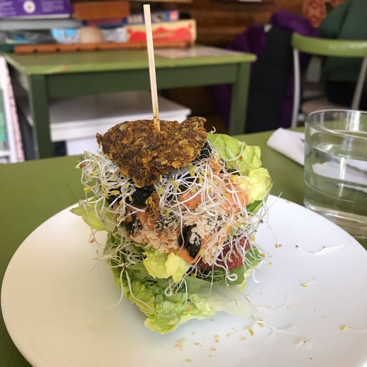 review photo of Alchemist Garden Raw burger shared by @mapinknu88 on 15 Apr 2022 - review