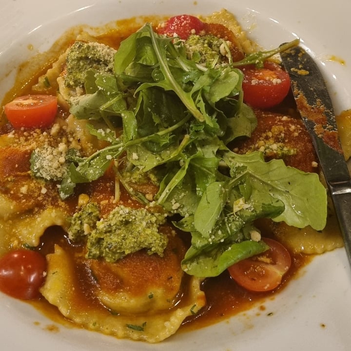 review photo of Green Point Restaurants Ravioles Al Pesto shared by @agusartola on 24 Nov 2022 - review