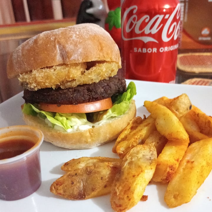 photo of Zen Foods DAT Burguer BBQ con aros de cebolla shared by @catalina94 on  07 Mar 2022 - review
