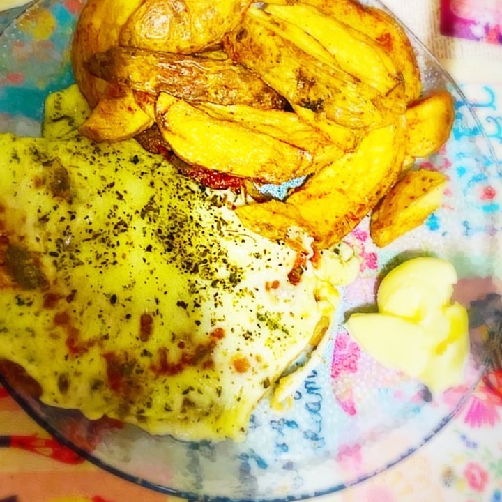 review photo of Hevalê Cocina Vegana y Vegetariana (Ahora Sattva es Hevalê) Milanesa Napolitana Con Papas shared by @anibristiel on 12 Nov 2020 - review