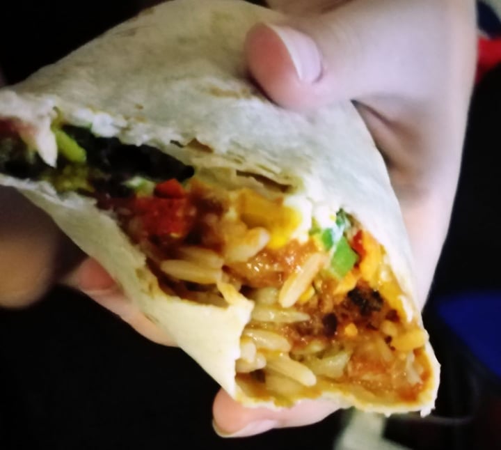 photo of Guacamole Vegan Burrito shared by @candicekapp on  03 Feb 2020 - review