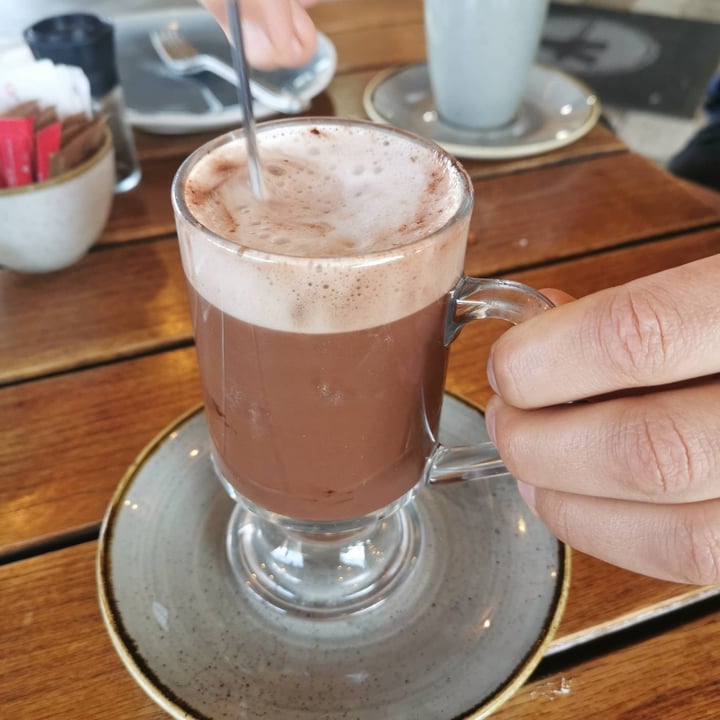 photo of Streatery Vegan Hot Chocolate shared by @tarynneu on  04 Sep 2021 - review