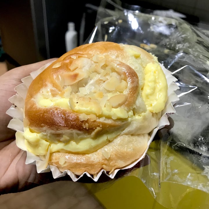 photo of Almond Bakery (Vegetarian) Lemon Cream Bun shared by @shambuuu on  03 Sep 2020 - review