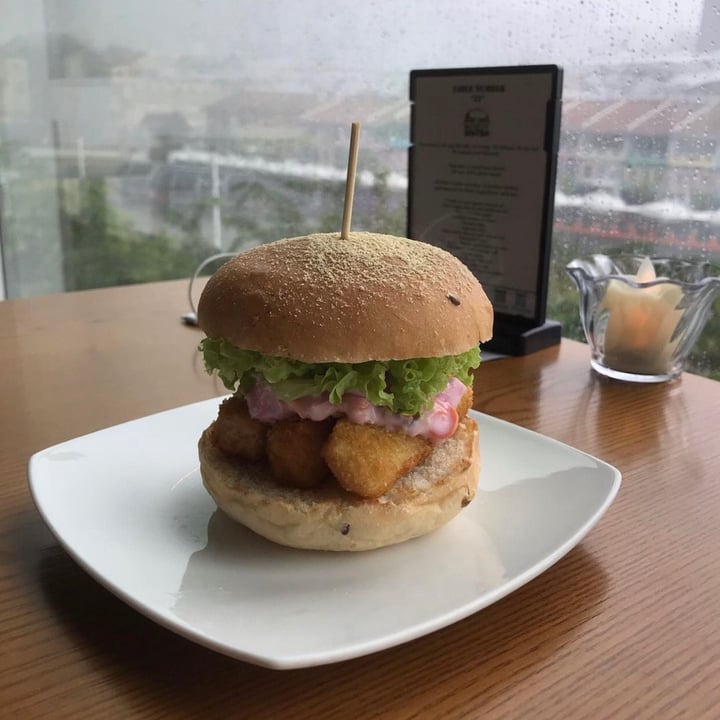 photo of nomVnom Bistro Fishless Slaw Burger shared by @aini on  08 Mar 2021 - review