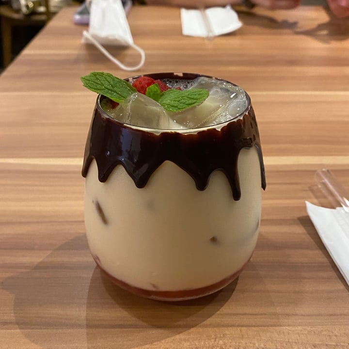 review photo of Am I Addicted - Pottery Studio & V Cafe Strawberry Chung Milkshake shared by @irianu on 27 Jun 2022 - review