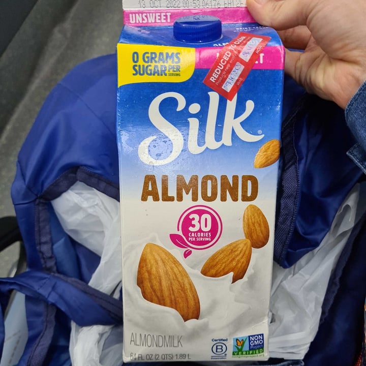 photo of Silk Unsweetened Almond Milk shared by @tabs on  15 Sep 2022 - review