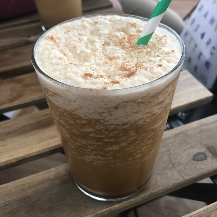 photo of Green Coffees Specialty Coffee Frapuccino con leche de soja shared by @veganningbetter on  11 May 2022 - review