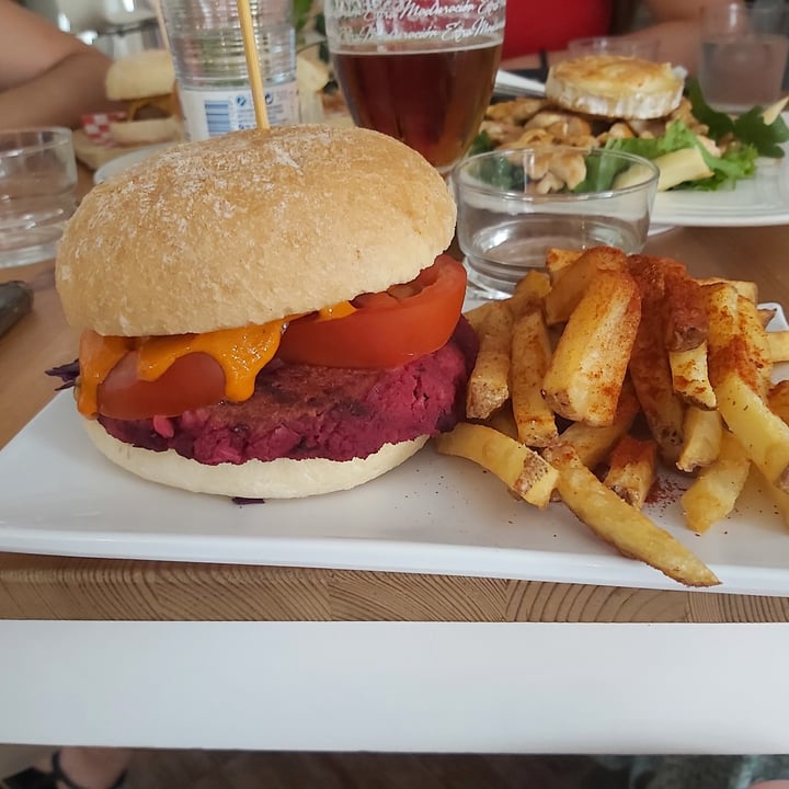 review photo of DeBocados Hamburguesa Vegana Del Mes shared by @laauura on 15 Jul 2021 - review