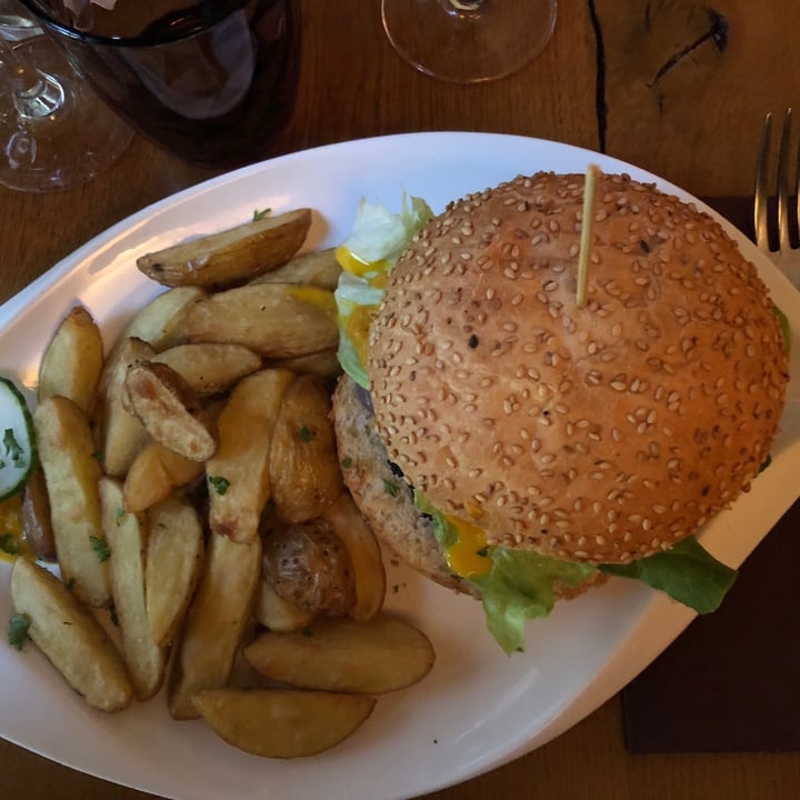 review photo of Le Grenier de Notre-Dame Burger Vegan shared by @rabuchan on 15 Jul 2021 - review