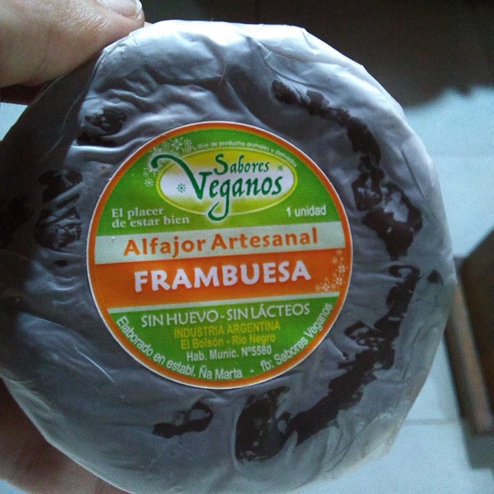 photo of Sabores Veganos Argentina Alfajor de Frambuesa shared by @vallveg on  12 Mar 2022 - review