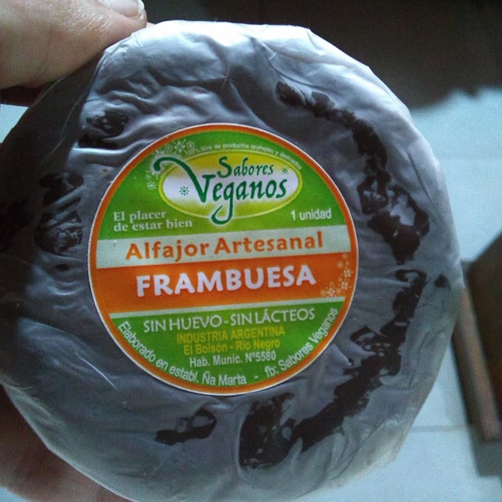 review photo of Sabores Veganos Argentina Alfajor de Frambuesa shared by @vallveg on 12 Mar 2022 - review