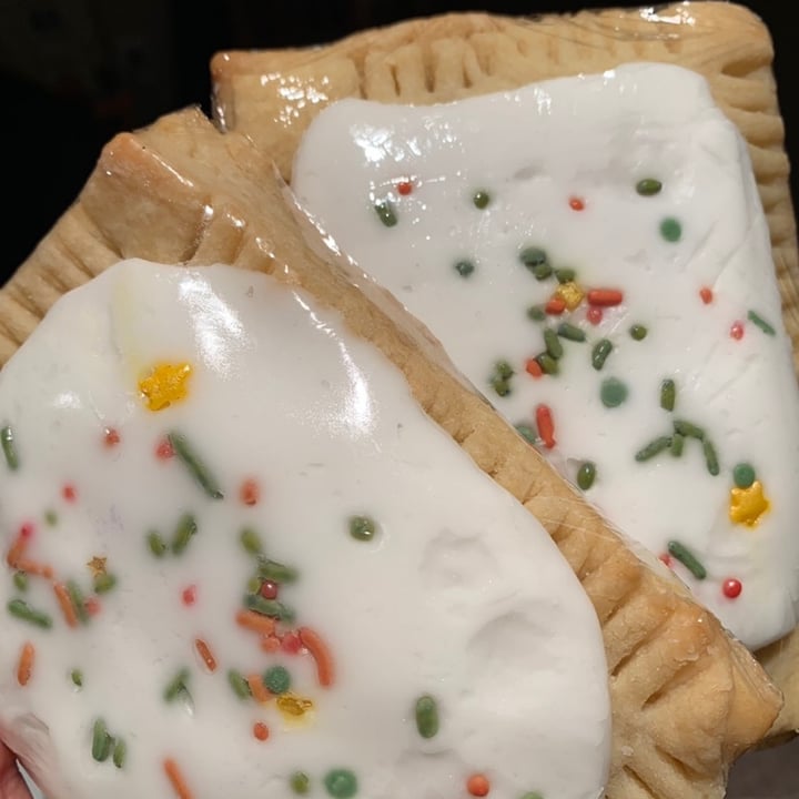 photo of Vegan East Strawberry Pop Tart shared by @plantbasedsusan on  09 Jan 2021 - review