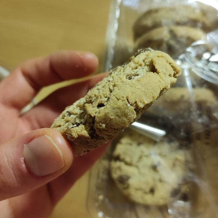 review photo of Vemondo Vegan Oat Cookies Choc Chunks And Orange shared by @cinnamonmeringa on 19 Jan 2022 - review