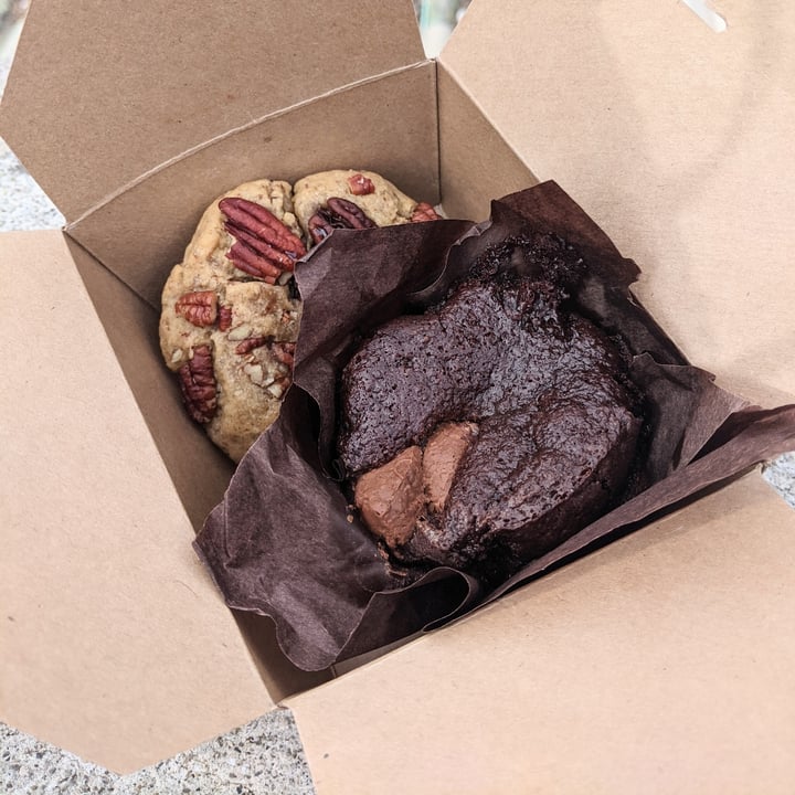 photo of Cabane du 12 - vegan Choc Muffin shared by @glicinee on  09 May 2022 - review