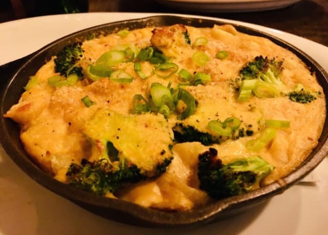 Foto do prato “Cast Iron Mac & Cheese”
