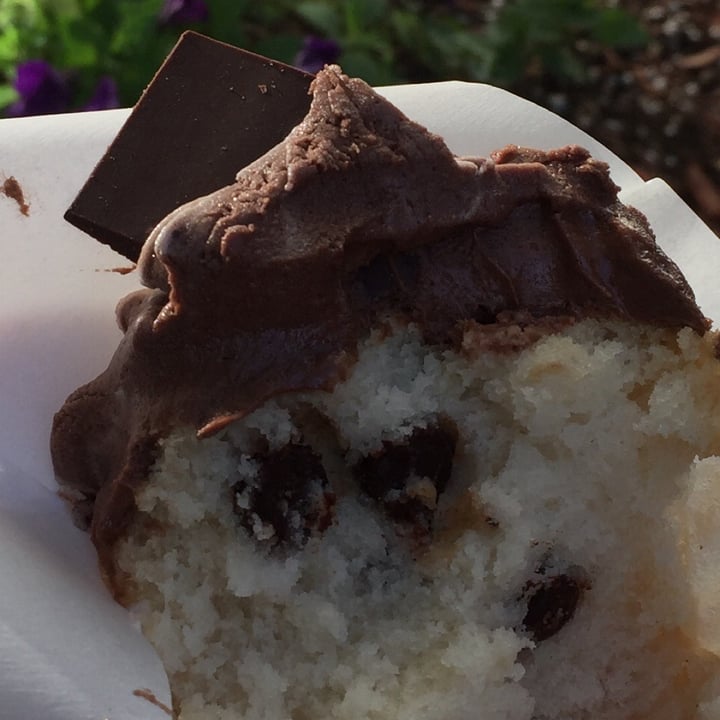 photo of A Wee Cupcakery Vegan Chocolate Chip / Vanilla Cupcake With Chocolate Icing shared by @malarky on  06 Nov 2020 - review