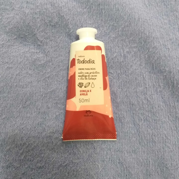 review photo of Natura Tododia Creme Para Mãos Cereja e Avelã shared by @tatamileto on 12 Jul 2022 - review