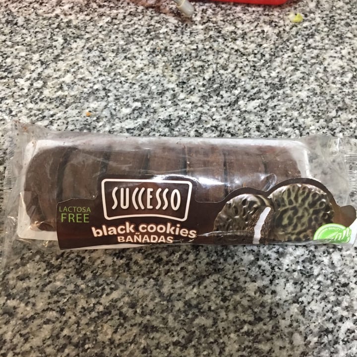 photo of Successo Black cookies bañadas shared by @luciamonsalbo on  13 Nov 2020 - review