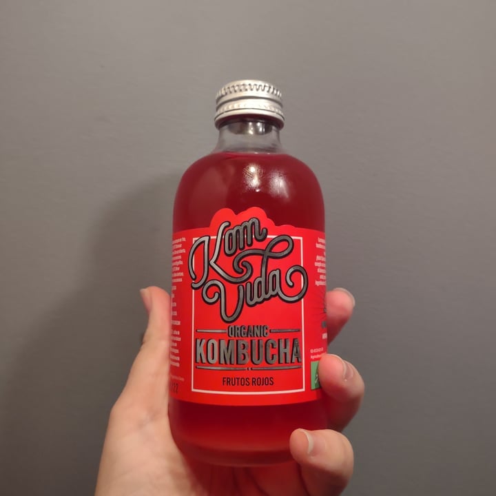 review photo of KomVida Kombucha Kombucha Frutos Rojos shared by @claramentevegana on 21 Oct 2021 - review