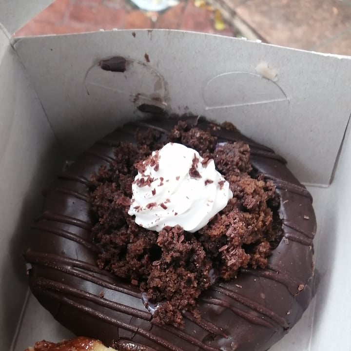 photo of Grumpy & Runt | Little Deli & Donuts Black Forest Donut shared by @plantbasedsunday on  03 Jul 2021 - review