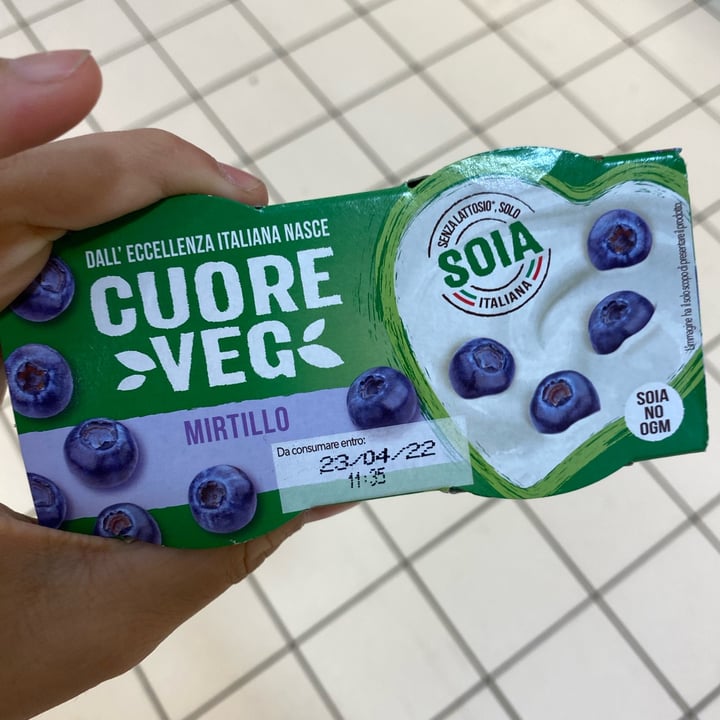 photo of Cuore veg Yogurt vegetale al mirtillo shared by @alexamaimeri on  23 Mar 2022 - review