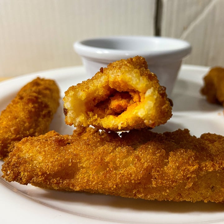 review photo of Chickumi Buffalo Hummus Sticks shared by @vbolieuv on 11 Oct 2022 - review
