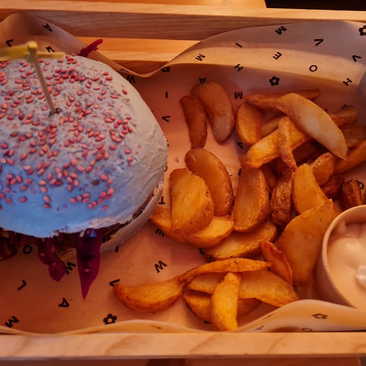 photo of Flower Burger I Puffi Limited Edition shared by @martaiak on  06 Jun 2022 - review