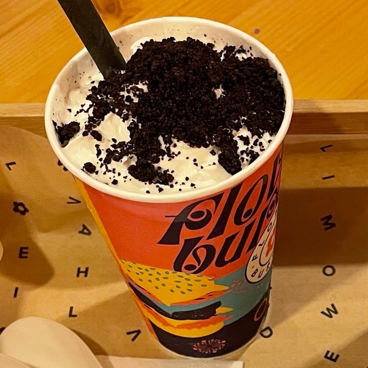 review photo of Flower Burger milkshake oreo shared by @veronicabrazzale on 25 Nov 2022 - review