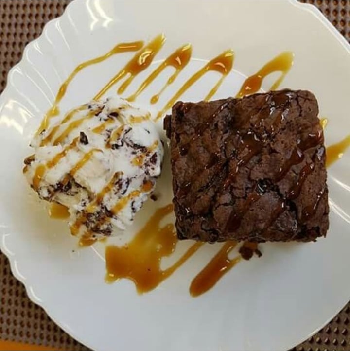 photo of Raízes - cozinha veg Brownie com sorvete shared by @rosanarussi on  08 Jul 2021 - review