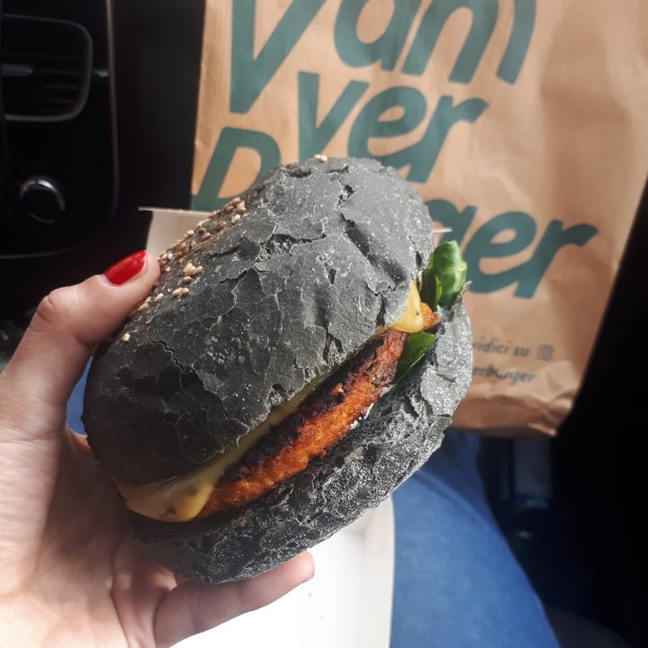 photo of Van Ver Burger Autunno In Mano shared by @giughegghe on  15 Dec 2021 - review