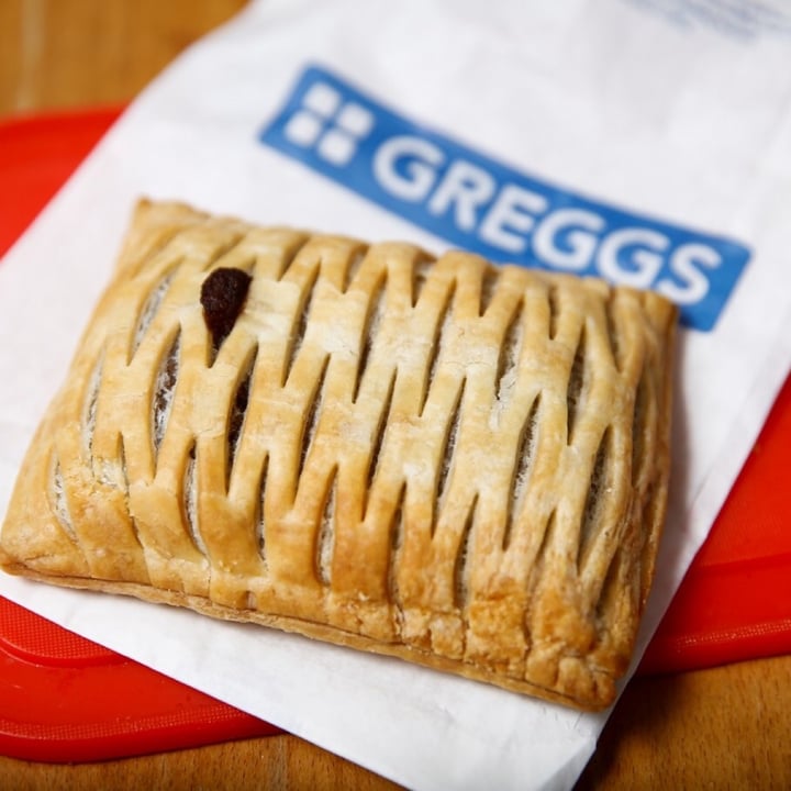 review photo of Greggs Vegan Steak Bake shared by @shannonloughran on 25 Oct 2020 - review