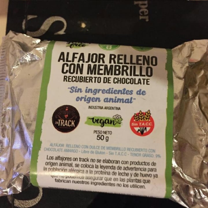 review photo of On Track Alfajor Relleno Con Membrillo shared by @veggierulesce on 07 Jun 2021 - review