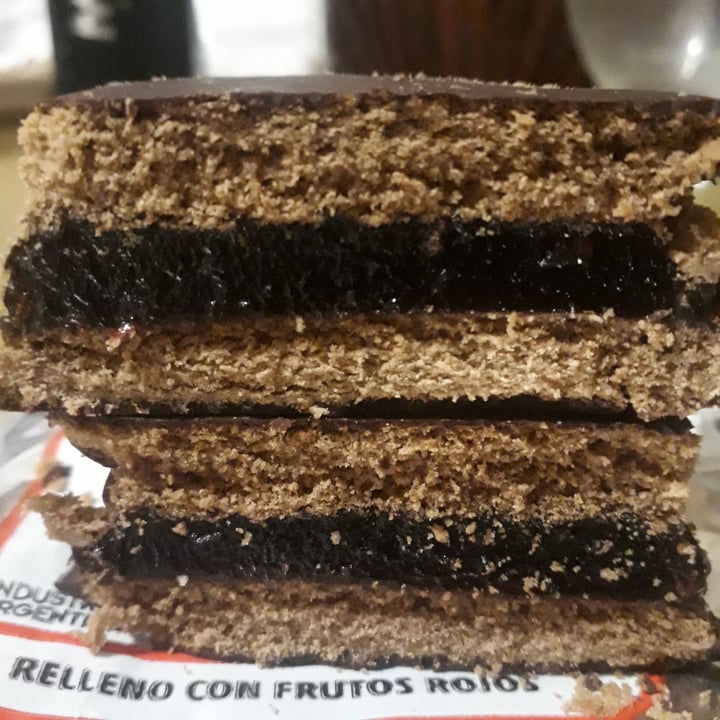 review photo of Veggie Break Alfajor Vegano Relleno De Frutos Rojos shared by @rulitovegan on 29 Apr 2021 - review