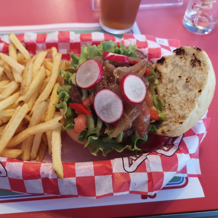 photo of 1950 American Diner - FORTE DEI MARMI Vegan Burger Con Beyond Meat shared by @aleveganfoodlover on  07 Aug 2022 - review