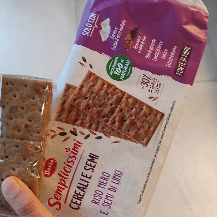 photo of I semplicissimi doria Crackers riso nero e semi di lino shared by @nellis on  04 Oct 2022 - review