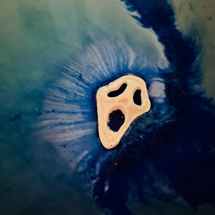 review photo of LUSH Fresh Handmade Cosmetics Screamo Bath Bomb shared by @alexanicole on 01 Nov 2022 - review