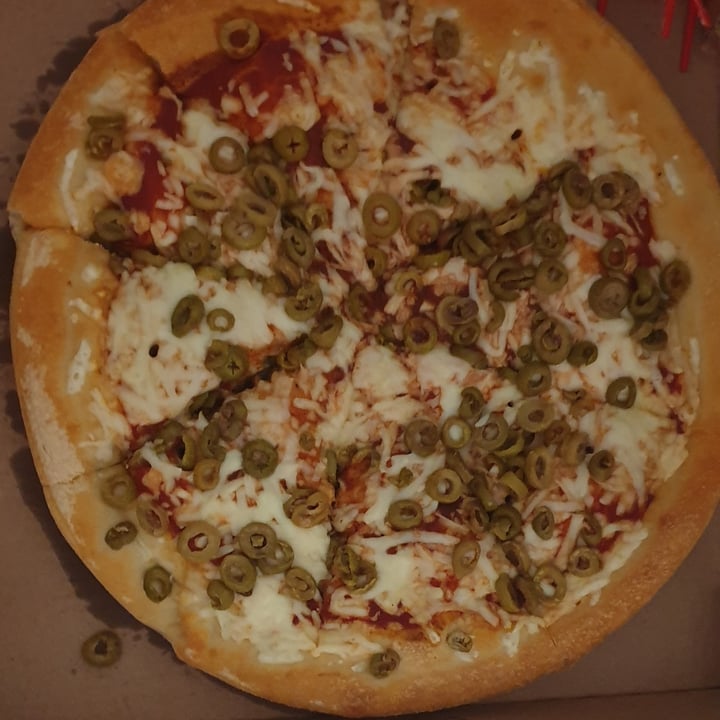 photo of Pizza Hut vegan pizza shared by @michalneu on  11 Aug 2020 - review
