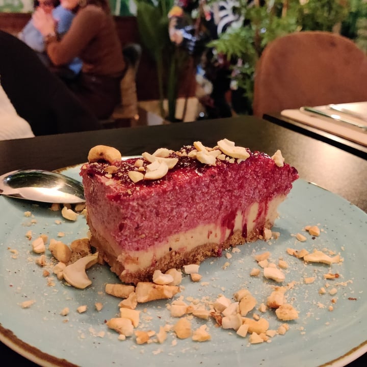 review photo of Kong - Food Made With Compassion Cheesecake frutti rossi shared by @michelabao on 16 Mar 2022 - review