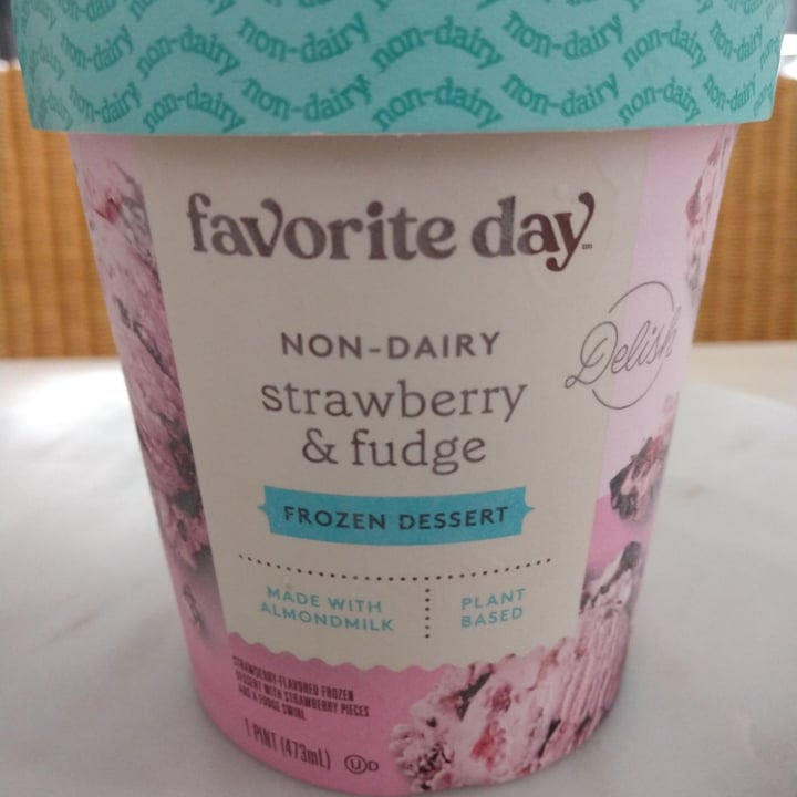 photo of Favorite day Strawberry & Fudge shared by @mynameislisa on  16 Aug 2021 - review