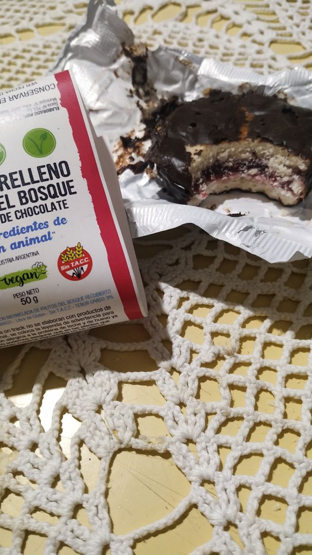 review photo of On Track Alfajor Relleno Frutos Del Bosque shared by @xs4dgirl on 04 Jan 2020 - review