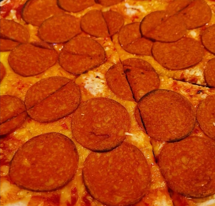 photo of Pizza Hut Restaurants Vegan Pepperphoni shared by @theveganlondonfoodie on  02 Apr 2020 - review