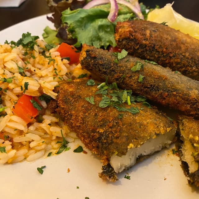 Photo of the dish “Peixinho vegano com arroz de tomate e salada”
