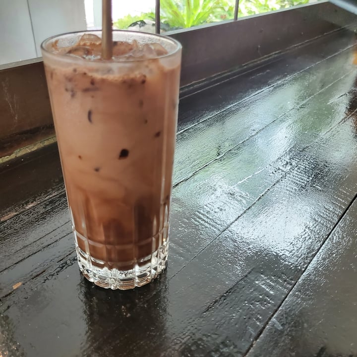 photo of Common Man Coffee Roasters Ice Mocha Coffee With Oat Milk shared by @crueltyfreetan on  05 Feb 2022 - review