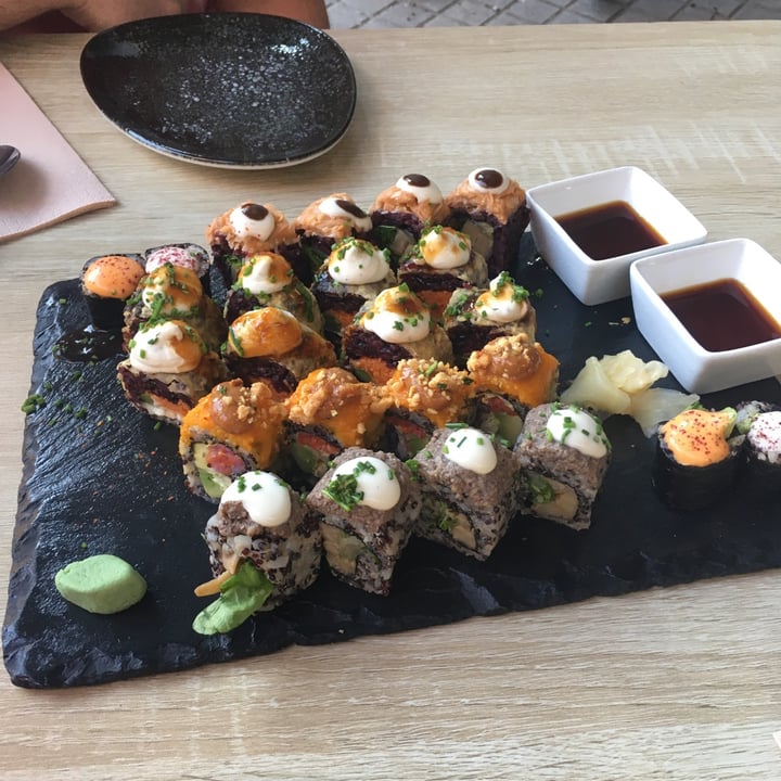 photo of Roots & Rolls Sushi tasting shared by @imogen on  13 Jul 2022 - review