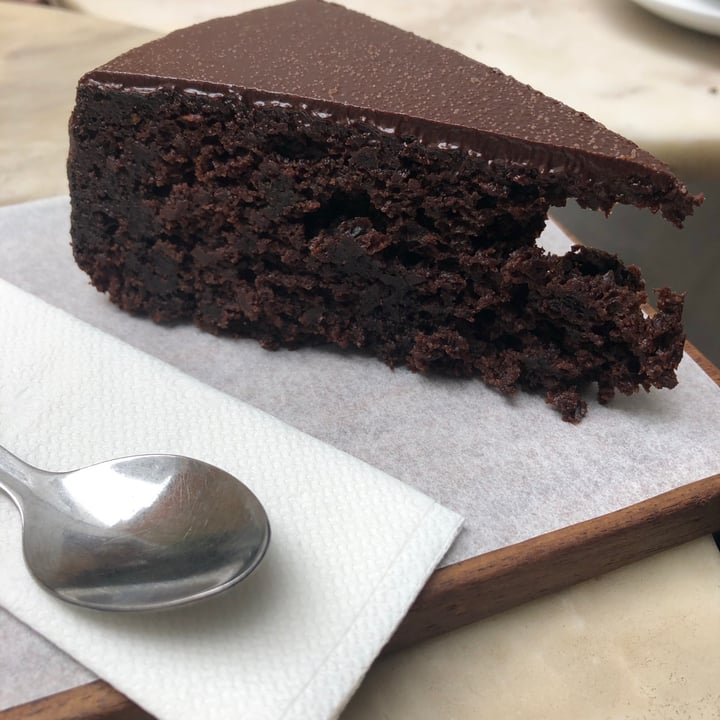 photo of Honest Chocolate Cafe Chocolate Cake shared by @danielholistic on  12 Nov 2020 - review