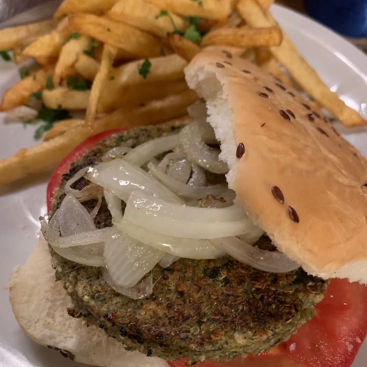 photo of Finnegan Hamburguesa vegana shared by @yazrimini on  27 Mar 2022 - review