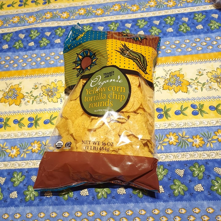 Trader Joe's Organic Yellow Corn Tortilla Chip Rounds Review abillion