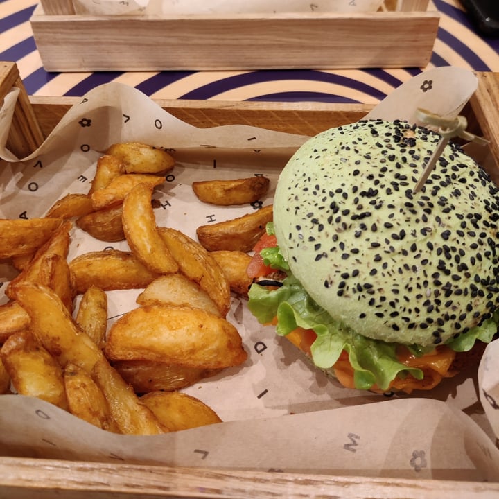 photo of Flower Burger Elf Burger shared by @vegangio on  17 Jun 2022 - review