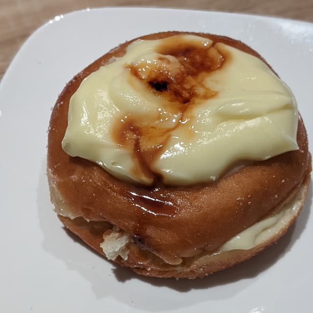 菜肴“Berlina de crema con crema quemada”的照片